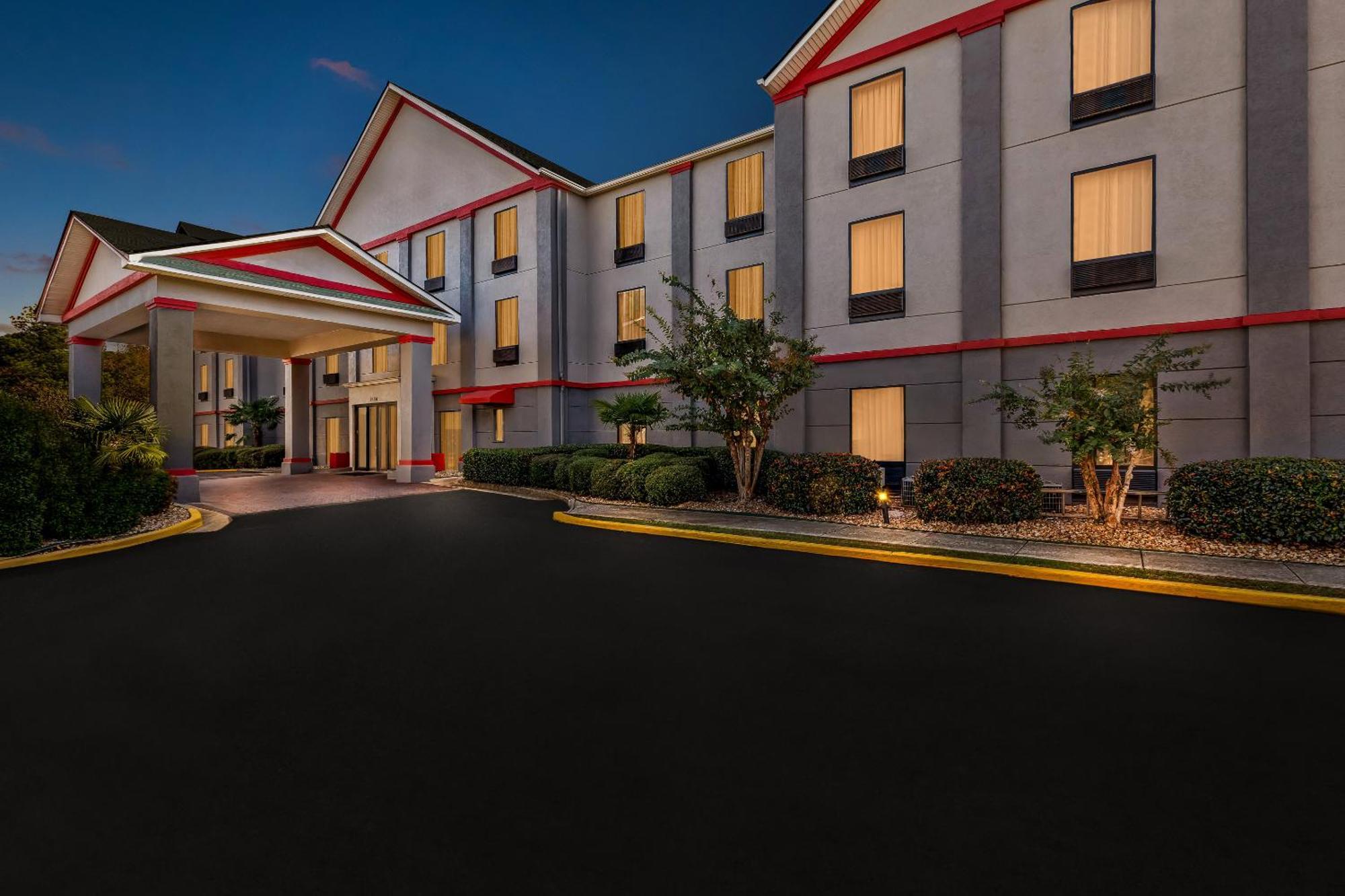 Red Roof Plus+ & Suites Atlanta Airport South College Park Exterior photo