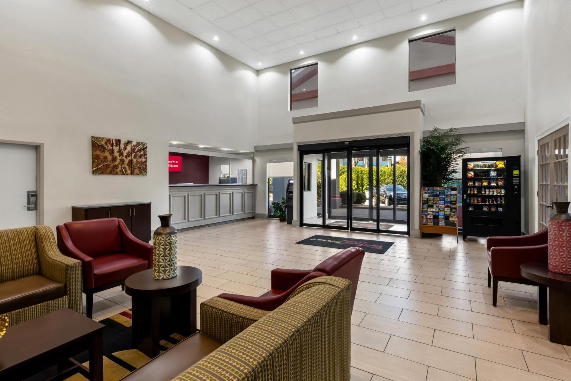 Red Roof Plus+ & Suites Atlanta Airport South College Park Exterior photo